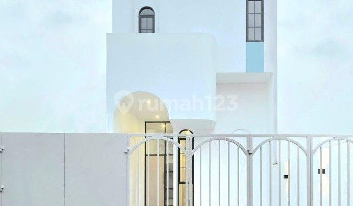 Dijual Rumah Little Santorini Joglo, Jakarta Barat 2