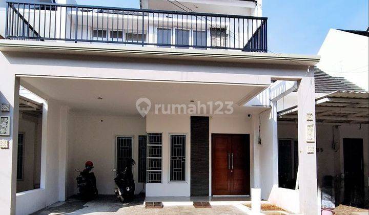 Dijual Murah Rumah Luas Minimalis Modern, Bangunan Luas Dan Compact Dg Balkon Luas Dak Full Dlm Cluster One Gate Di Jatirahayu Dkt Ke Jati Makmur 1