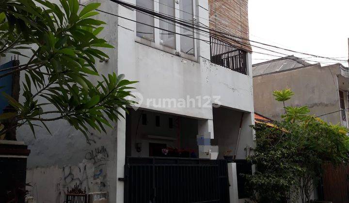 Rumah Minimalis Aman Dan Nyaman Di Menteng Jalarta Selatan 1