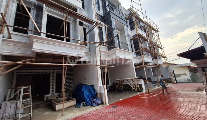 Dijual Rumah Baru Mewah Kokoh 3 Lantai Dlm Cluster One Gate, Strategis Dekat Ke 3 Exit Tol.di Jagakarsa Jakarta Selatan 2