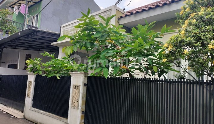 For Quick Sale: House in a Gated Community Near Condet, 15 Minutes to Tb Simatupang Toll Road, Pasar Rebo, East Jakarta 2