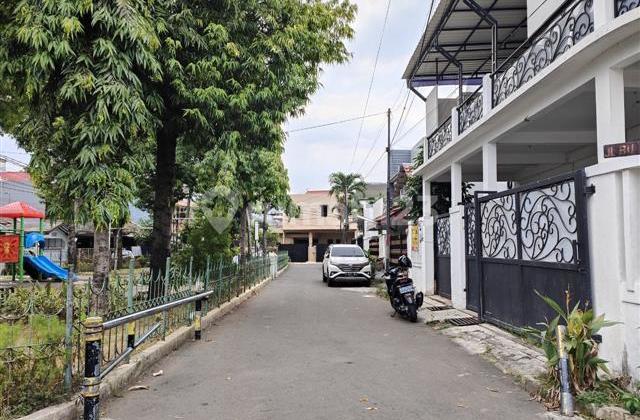 Cheap Sale Ready-to-Occupy Hook House in Complex in Buaran East Jalarta 2