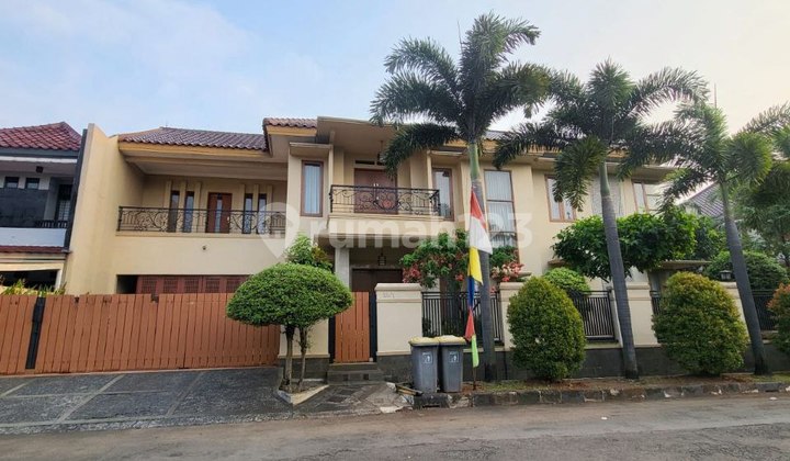 Rumah Mewah 2Lt Dalam Komplek Besar di Cikunir