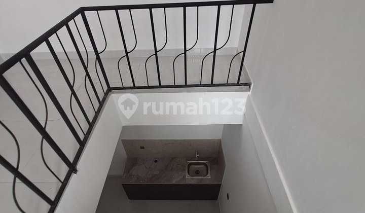 Rumah Dijual Siap Huni, 1,5 Lantai Duta Harapan, 5 Menit Stasiun Bekasi 2