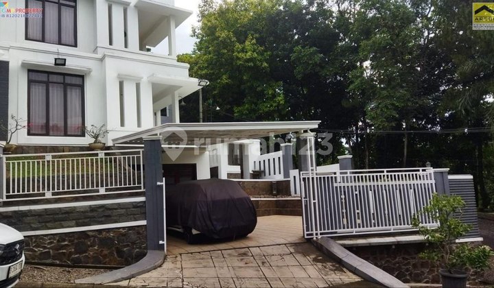 For Sale: Strong Hook House, Fully Renovated, Spacious in a Beautiful and Comfortable Environment at Bukit Golf Riverside Cibubur Housing 2