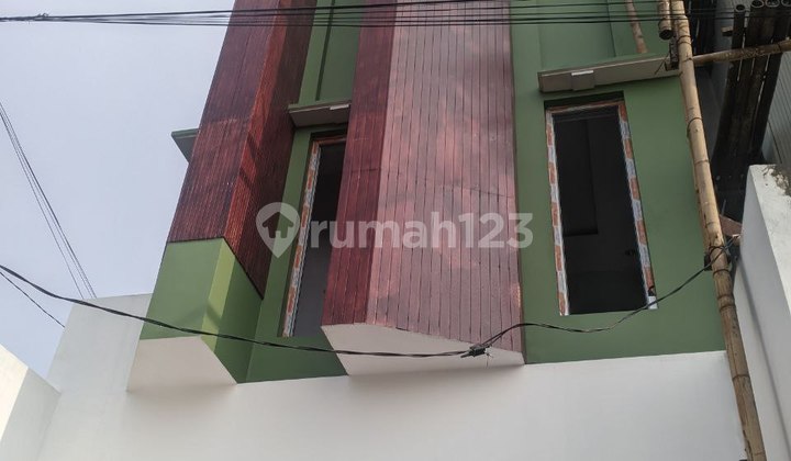 Dijual Rumah 3 Lantai Siap Huni Nyaman Dan Aman Letak Strategis Di Utan Kayu Jakarta Timur