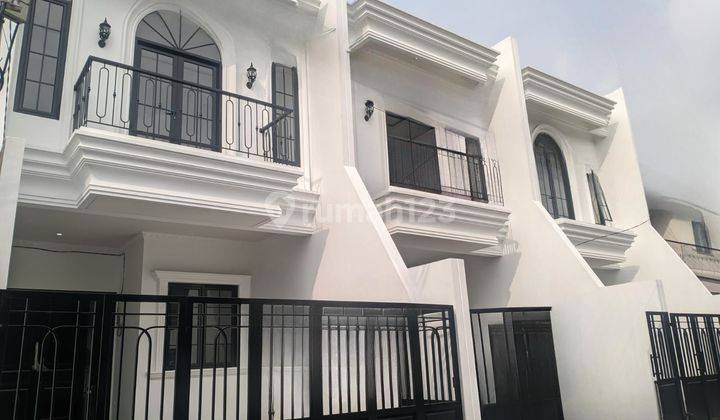Di Jual 3 Unit Rumah Baru Desain Classic Modern Siap Huni Lokasi Strategis Dekat Fasilitas Umum & Ke Jalan Utama Otista Raya,cawang 2