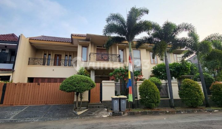 Rumah Mewah 2Lt Dalam Komplek Besar di Cikunir 2
