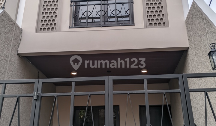 For Sale 3 Units of New Ready-to-Occupy Homes with Middle Eastern-Inspired Front Design, Strategic Location in Otista Kebon Nanas, East Jakarta 2