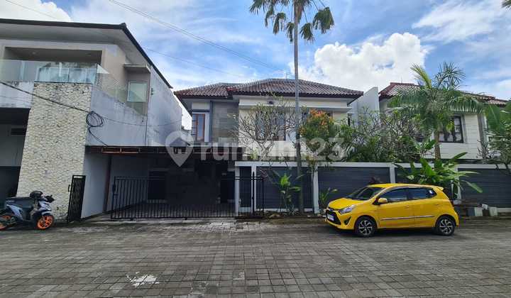 DIJUAL RUMAH LUAS 2 LANTAI AREA ELIT DI SUNSET ROAD BADUNG BALI