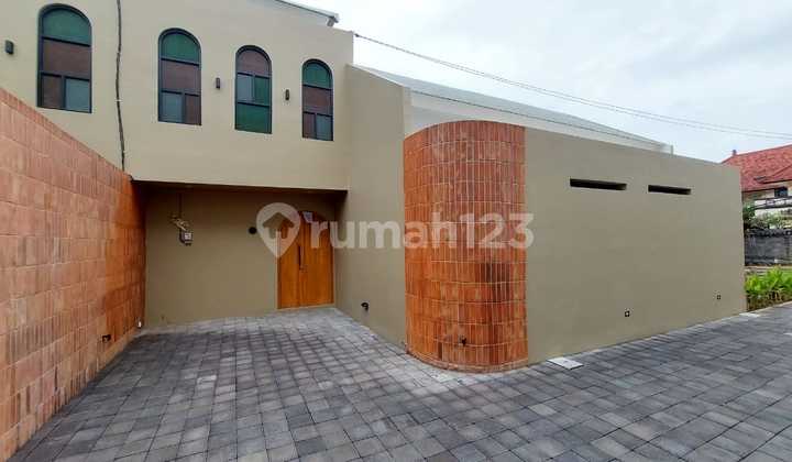 DISEWAKAN VILLA 2 LANTAI 3BR ADA POOL DI SANUR DENPASAR BALI 