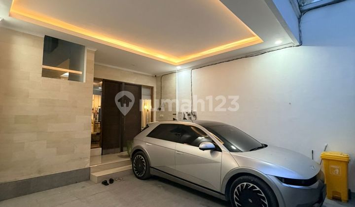 For Sale, Well-Maintained 2-Story Modern House in Dalung, Kuta, Badung 2