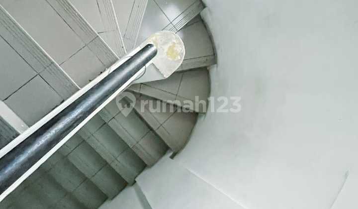 FOR SALE 3-STORY SHOPHOUSE IN PREMIUM AREA CENTRAL RENON DENPASAR