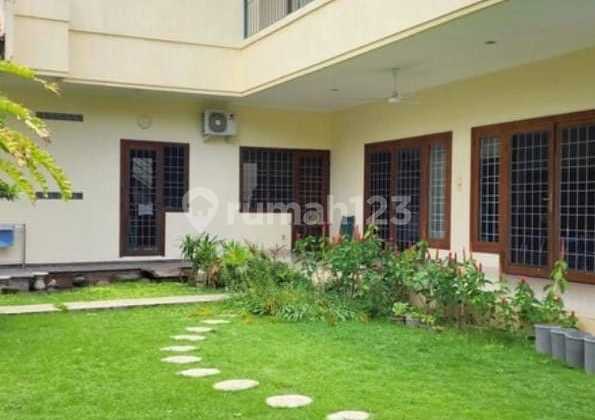 FOR SALE COMFORTABLE & SPACIOUS VILLA HOUSE IN THE HEART OF RENON DENPASAR CITY 2