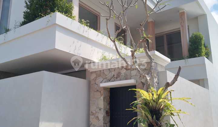 DISEWAKAN RUMAH LUXURY SEMI VILLA MODERN DI RENON DENPASAR 