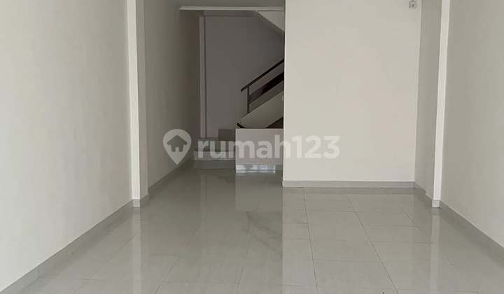FOR RENT NEW 3-STORY PREMIUM SHOPHOUSE IN GATSU TENGAH DENPASAR 2