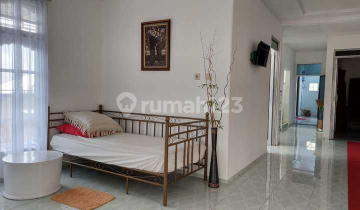 For Sale Fully Furnished Villa with Great Views in Tawangmangu, Opposite Lawu at Dusk, Price IDR 1.5 Billion