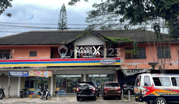 Rumah Usaha Berupa 6 Ruko dan Rumah Induk 12 Kamar Tidur