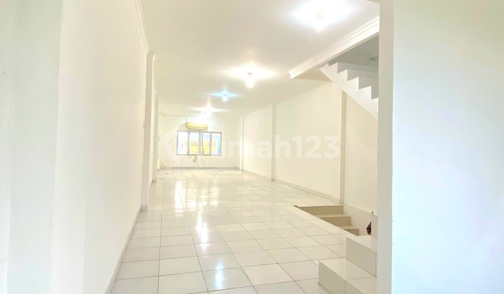 FOR SALE QUICKLY SHOPHOUSE 227 SQ.M READY FOR BUSINESS MAIN ROAD BOGOR NEAR TOLL ACCESS BORR 2