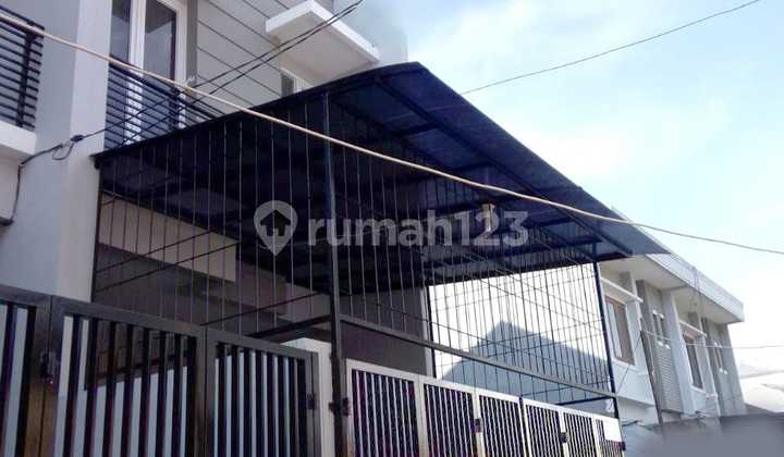  Rumah Bagus,rapi & Minimalis 3 Lantai Siap Huni di Jalan Mangga GreenVille dekat Tanjung Duren- Jakarta Barat