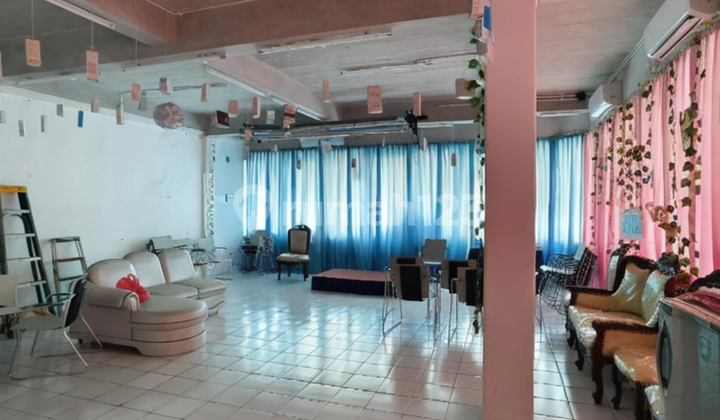 For Rent: 4-Story Shophouse, Former Restaurant on Jalan Panjang Green Garden, West Jakarta 2
