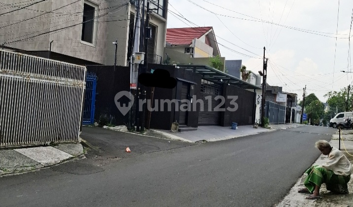 Dijual Kost Kostan 4 Lantai Di Tebet Barat, Jalan Depan 3 Mobil 2