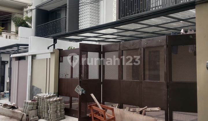 Brand New House 3 Lantai di Tebet Timur, Jalan 2 Mobil