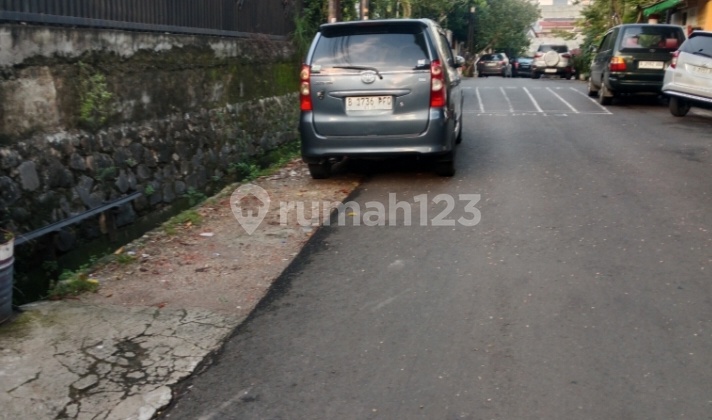 Affordable Price, 2-Story House for Sale in West Tebet, 2-Car Width Road