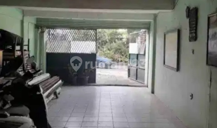 Cheap Warehouse or Cargo Space for Rent, etc. in Tebet, Two-Car-Wide Road