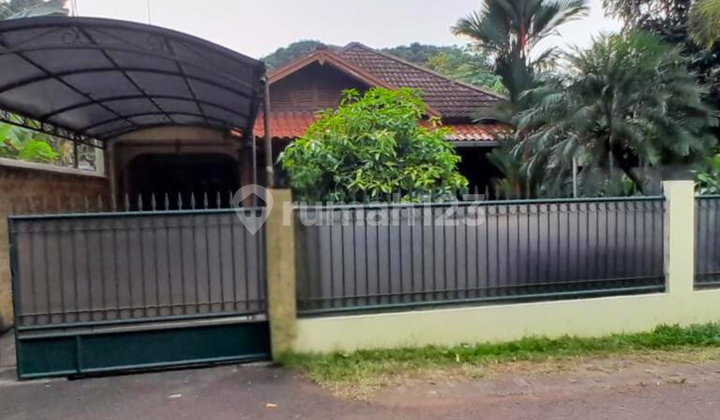 Well-Maintained Old House Quiet Environment A Step Away From Veteran Toll Road South Jakarta 2