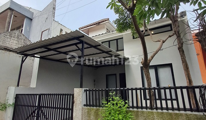 Newly Renovated Modern Minimalist Ready-to-Live House, 8 Minutes to Pondok Ranji Station, SHM Certificate