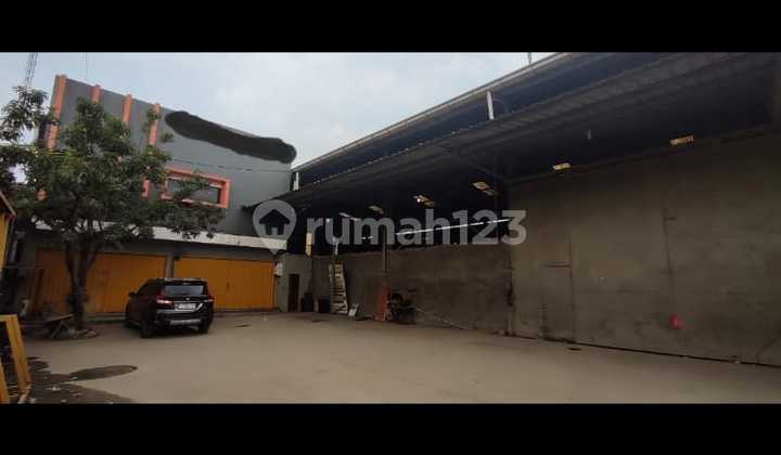 For Rent Warehouse lot zoned for industry in Cipondoh, accessible for 40-foot containers, flood-free location near toll road.