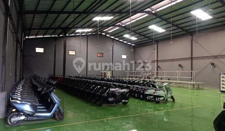 For Rent: Warehouse in Kav DPR Cipondoh, Tangerang, well-maintained and strategic location.