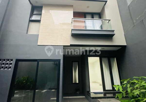 3-Story House in Kebon Jeruk Fully Furnished Good SHM