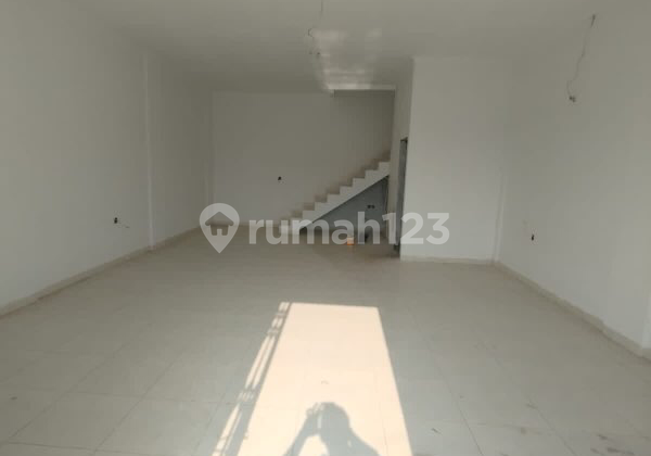 Ruko 3 Lantai di Pluit 180.0 m² Unfurnished SHM Ruko 3 Lantai di Pluit 180.0 m² Unfurnished SHM