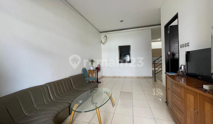 Rumah Di Taman Ratu 3 Lantai Rapi Siap Huni Shm 2