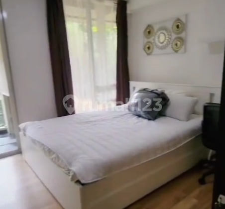 Apartemen Siap Huni Furnished 1 BR di Landmark Residence 1
