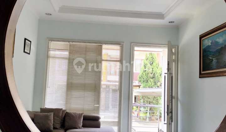 Rumah Bagus dan Siap Huni di Singgasana Pradana, Bandung Rumah Bagus dan Siap Huni di Singgasana Pradana, Bandung