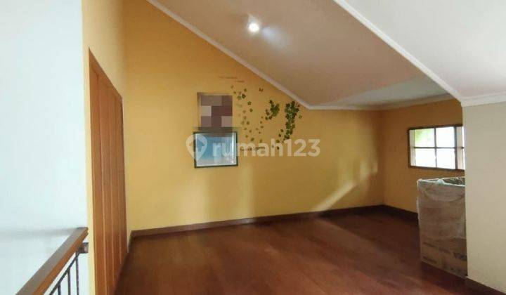 ruang keluarga rumah mezzanine cantik di millenium
