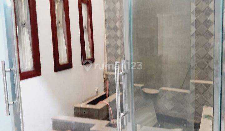 backyard rumah mewah strategis di taman