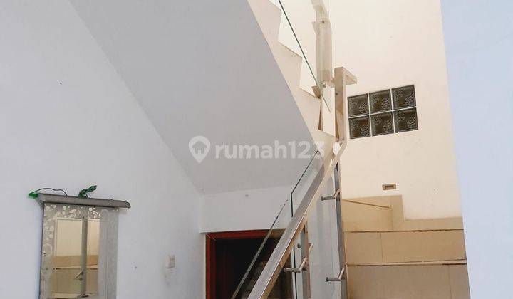 foto lainnya rumah mewah strategis di taman