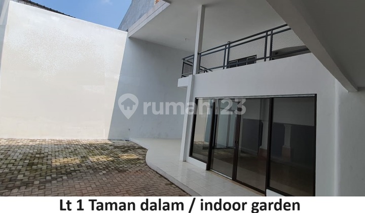 Three-story rental house on the main road, Caringin, Bandung city. Three-story rental house on the main road, Caringin, Bandung city.