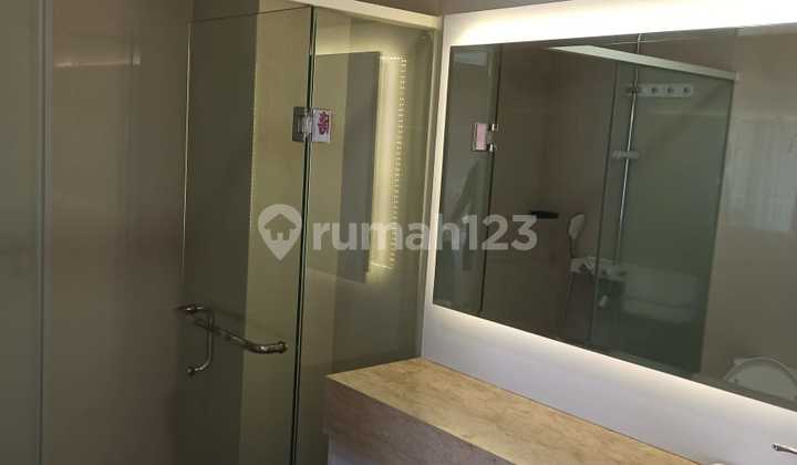 Apartemen Siap Huni Full Furnished 3 BR di Landmark Residence 2