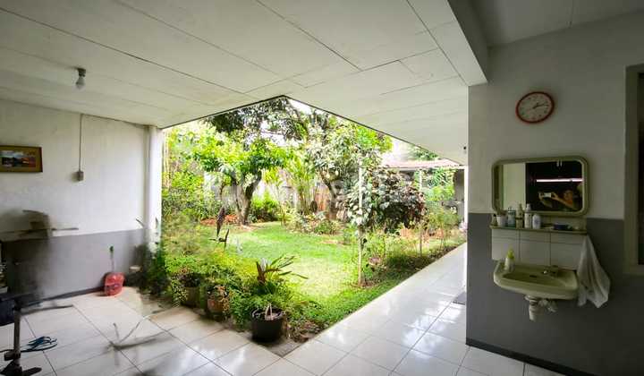 Well-Maintained Old House in the Center of Bandung City Needs Minimal Renovation 2