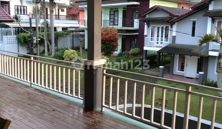 Villa Istana Bunga 2 Lantai SHM di Lembang, Bandung