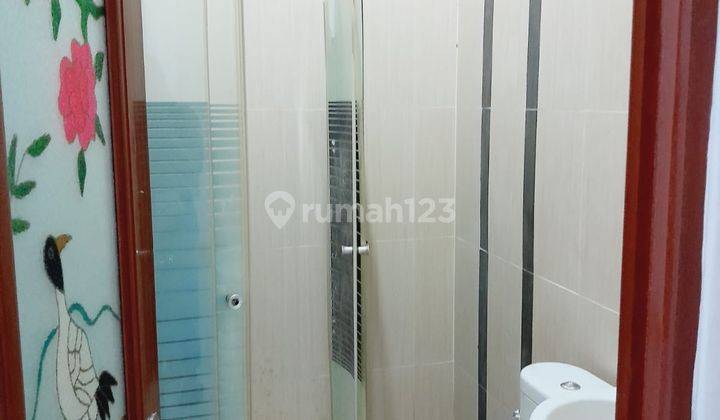 kamar mandi rumah mewah strategis di taman