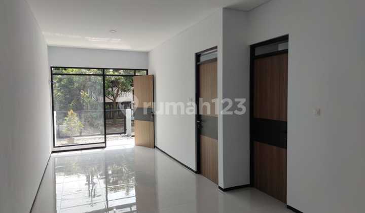  Rumah baru minimalis jarang ada di Taman Kopo Indah 1