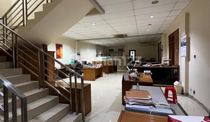 Bangunan Gedung 3 Lantai di Sayap Riau Bandung Bangunan Gedung 3 Lantai di Sayap Riau Bandung