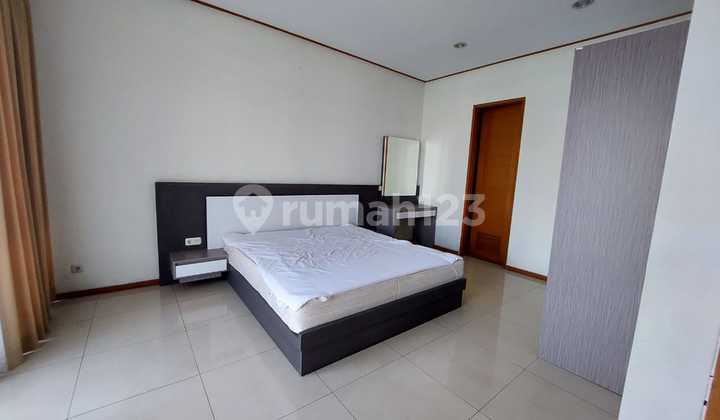 Rumah Modern Bagus 3 Lantai Setra Duta, Bandung 2
