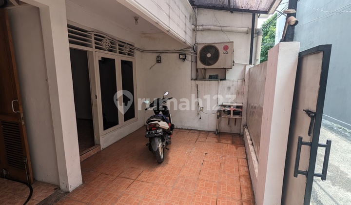 Strategic House in Tebet, Comfortable for Living, Profitable for Boarding. 2